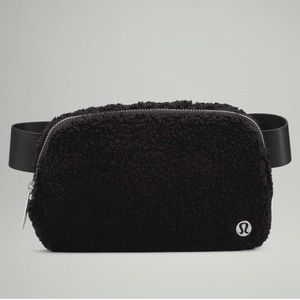 Lululemon Everywhere Sherpa Belt Bag